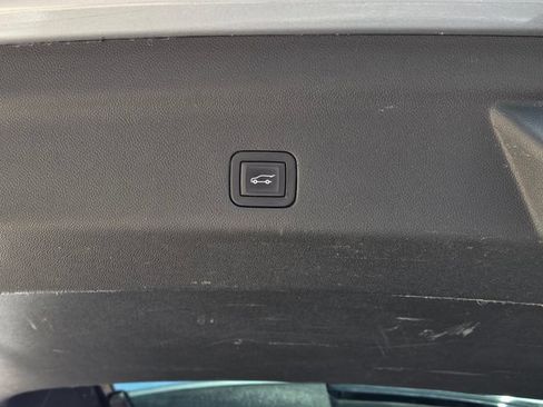 Used 2025 Chevrolet Tahoe LT AWD/4WD image 11