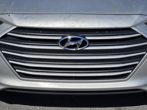 Used 2017 Hyundai Elantra SE image 28