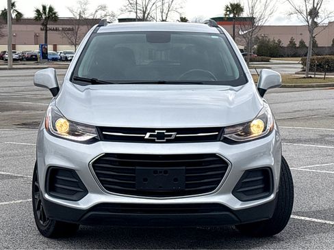 Used 2022 Chevrolet Trax LT w/ Driver Confidence Package image 2