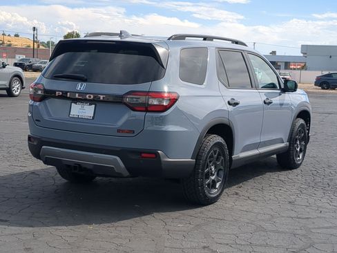 Used 2026 Honda Pilot TrailSport image 3