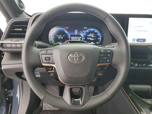 Used 2025 Toyota Crown Signia w/ Advanced Technology Package image 23