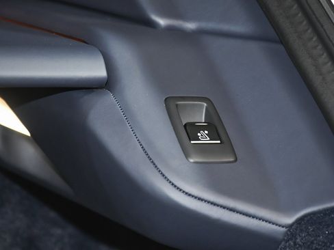 Used 2024 Rolls-Royce Cullinan image 96