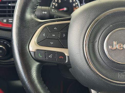 Used 2017 Jeep Renegade Latitude AWD/4WD image 32