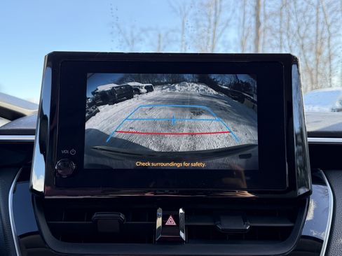 Used 2023 Toyota Corolla LE image 3