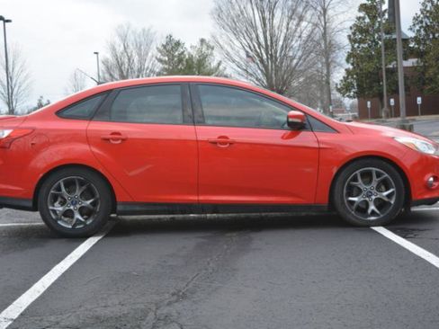 Used 2014 Ford Focus SE w/ Equipment Group 201A FWD image 4