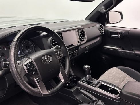Used 2022 Toyota Tacoma TRD Sport AWD/4WD image 19