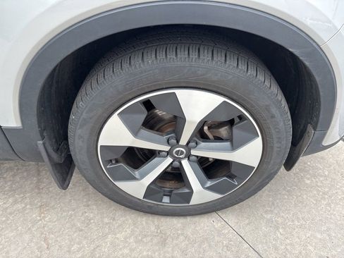 Used 2023 Volvo XC40 B5 Plus w/ Protection Package Premier AWD/4WD image 12