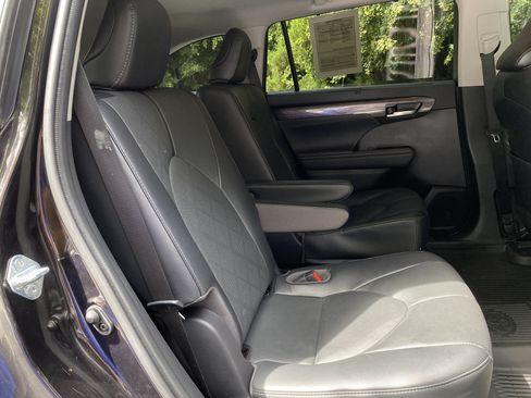 Used 2022 Toyota Highlander Platinum FWD image 38