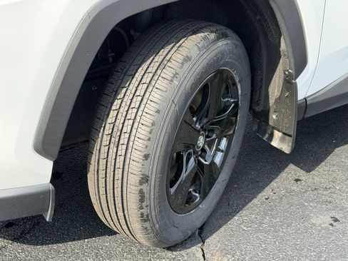 Used 2020 Toyota RAV4 XLE AWD/4WD image 11