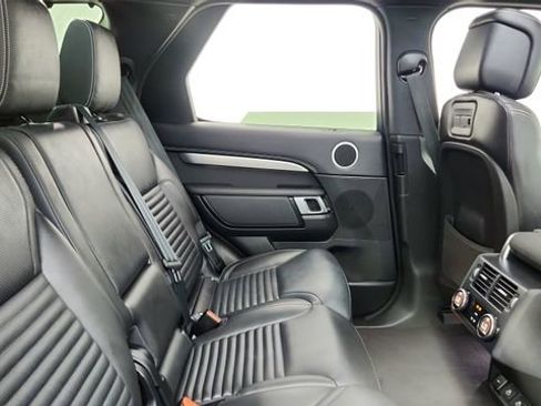 Used 2024 Land Rover Discovery Dynamic SE AWD/4WD image 23