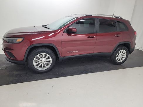 Used 2020 Jeep Cherokee Latitude w/ Cold Weather Group AWD/4WD image 2