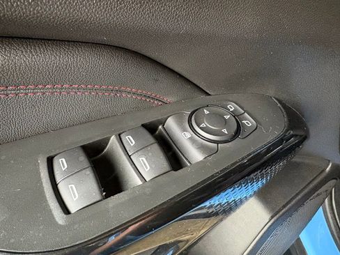 Used 2024 Chevrolet Trax RS w/ Sunroof Package FWD image 21
