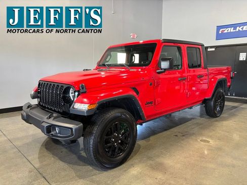 Used 2022 Jeep Gladiator Sport AWD/4WD image 1