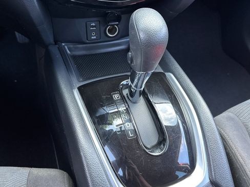 Used 2016 Nissan Rogue SV FWD image 20