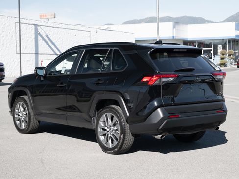 Used 2023 Toyota RAV4 XLE Premium image 6