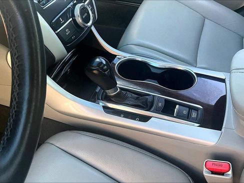 Used 2017 Acura TLX FWD image 19