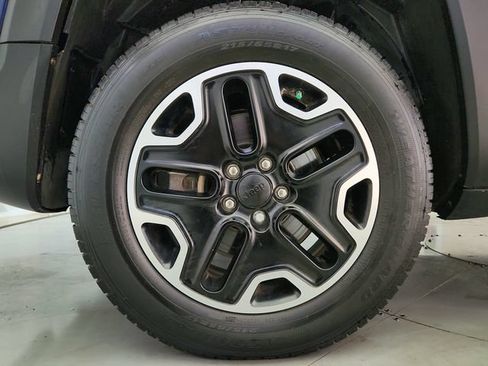 Used 2017 Jeep Renegade Trailhawk AWD/4WD image 24