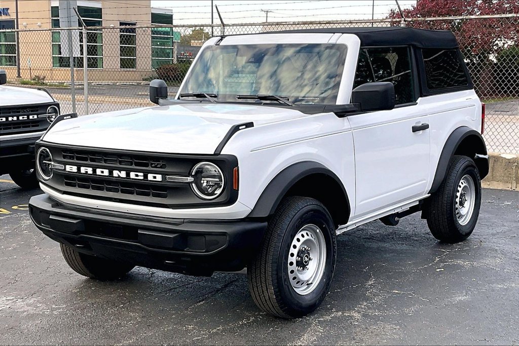 Used 2025 Ford Bronco 2-Door AWD/4WD image 11