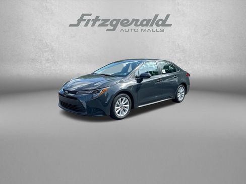 Used 2026 Toyota Corolla LE w/ LE Premium Package FWD image 3