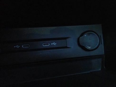 Used 2022 Volkswagen Taos SEL w/ Panoramic Sunroof Package image 21