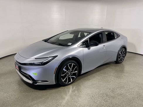 Used 2023 Toyota Prius Prime FWD image 7