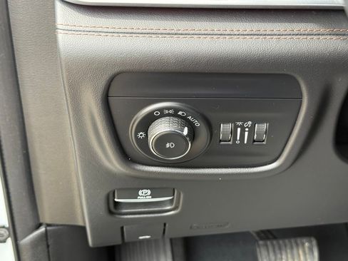 Used 2023 Jeep Grand Cherokee L Summit AWD/4WD image 18