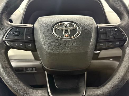 Used 2024 Toyota Sienna LE image 42