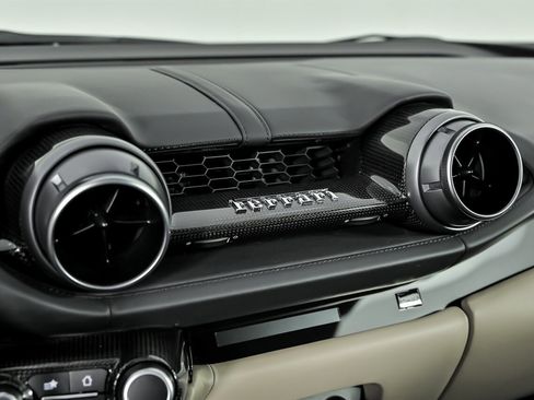 Used 2021 Ferrari 812 GTS image 38