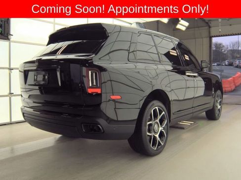 Used 2024 Rolls-Royce Cullinan Black Badge image 3