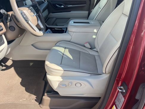 Used 2021 GMC Yukon Denali w/ Denali Premium Package image 9