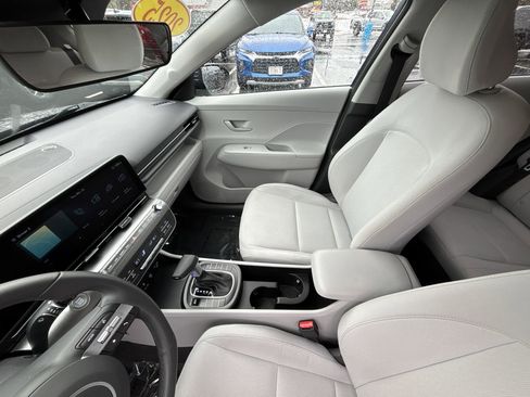 Used 2025 Hyundai Kona SEL image 19