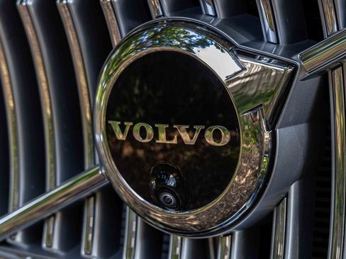 Used 2025 Volvo XC90 B6 Plus image 30