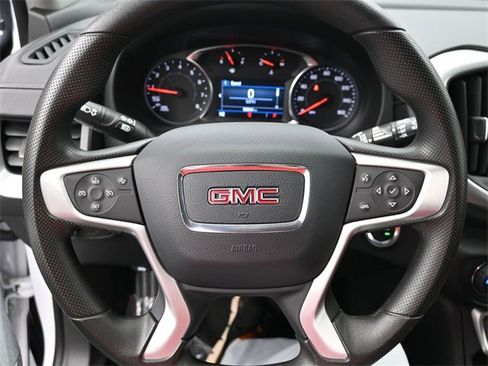 Used 2023 GMC Terrain SLE w/ Driver Convenience Package image 9