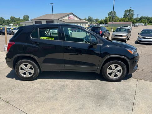 Used 2020 Chevrolet Trax LS AWD/4WD image 4