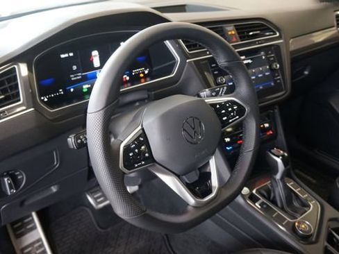 New 2024 Volkswagen Tiguan SE R-Line image 4
