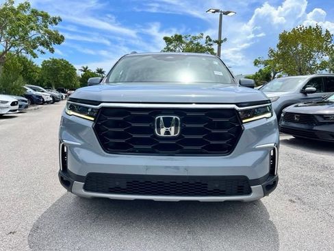 Used 2024 Honda Pilot Touring image 2