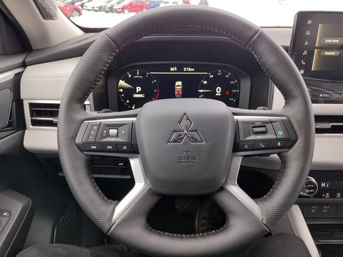 New 2026 Mitsubishi Outlander SE image 7