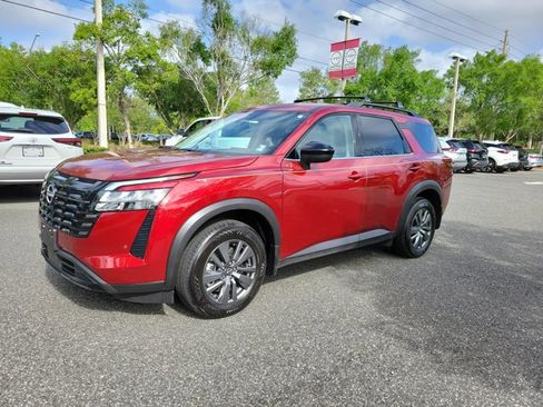 Used 2026 Nissan Pathfinder SV image 2