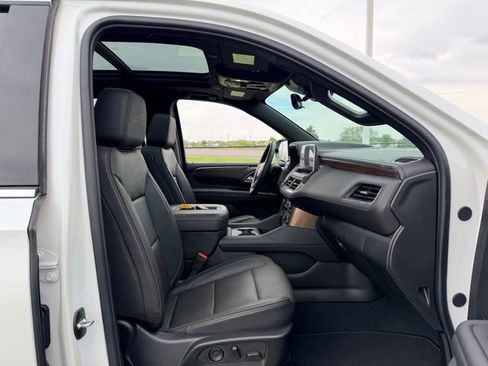 Used 2024 Chevrolet Tahoe High Country AWD/4WD image 11