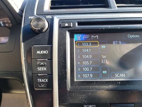 Used 2012 Toyota Camry LE image 32