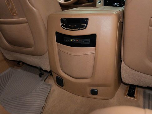 Used 2016 Cadillac Escalade ESV Platinum image 45