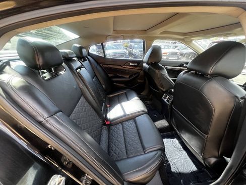 Used 2016 Nissan Maxima Platinum FWD image 11