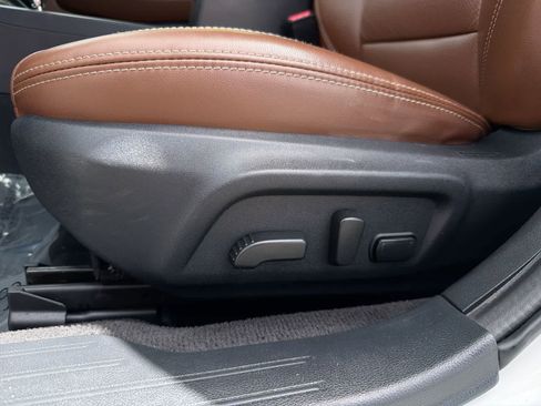 Used 2019 Subaru Outback 3.6R Touring AWD/4WD image 18