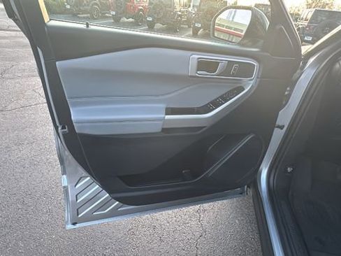 Used 2023 Ford Explorer XLT w/ Equipment Group 202A AWD/4WD image 11