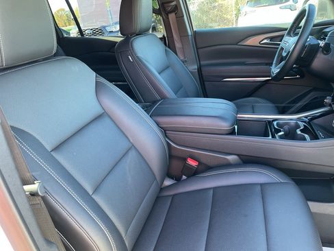 Certified 2025 Chevrolet Traverse LT image 15