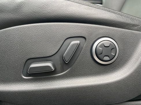 Used 2023 Genesis GV70 2.5T w/ Select Package image 11