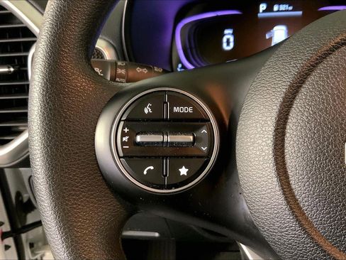 Used 2025 Kia Soul LX image 18