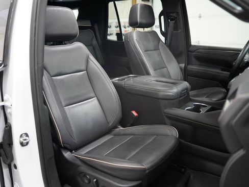 Used 2023 GMC Yukon SLT w/ SLT Premium Package RWD image 29