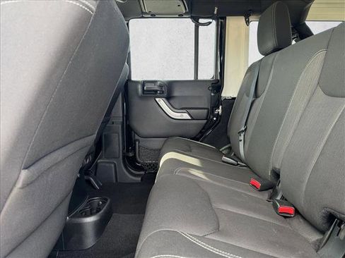 Used 2015 Jeep Wrangler Unlimited Rubicon w/ Connectivity Group image 12