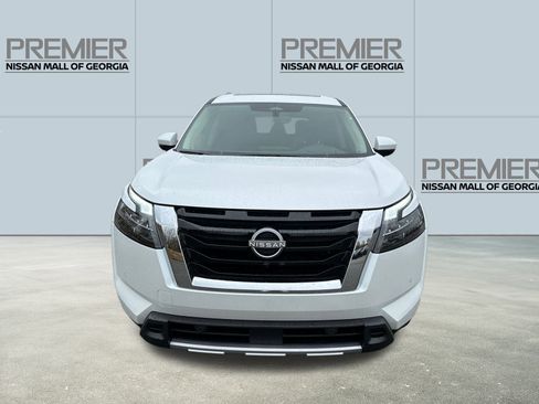 New 2025 Nissan Pathfinder Platinum image 2